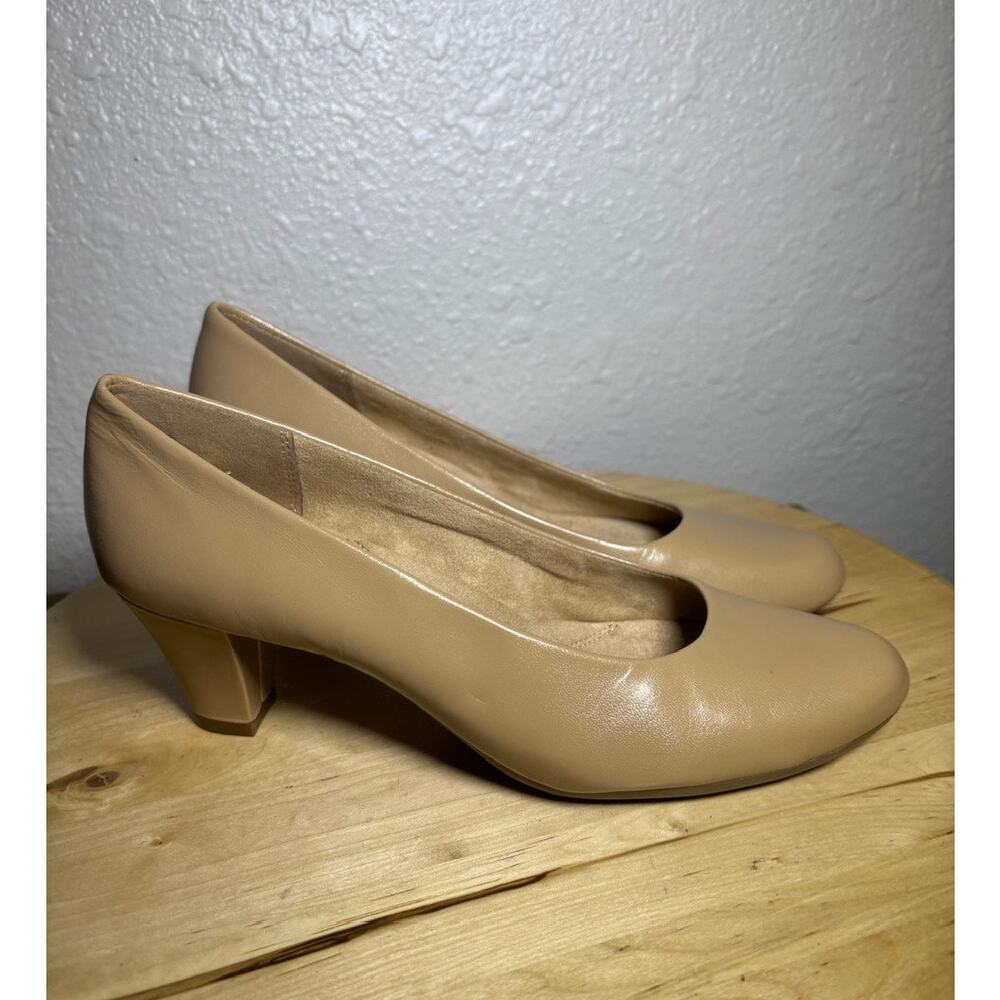 Aerosoles Women's Nude Tan Leather Heelrest Pumps size 7.5 M NWOT